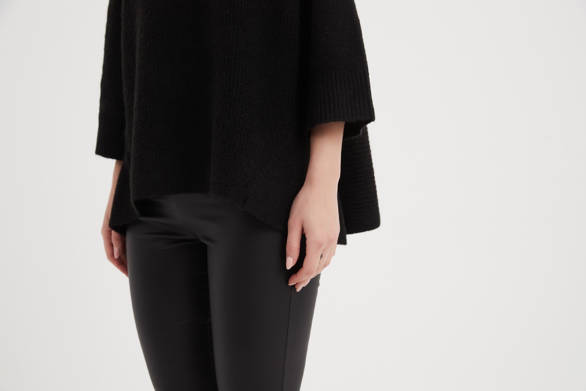 Tirelli Half Sleeve Pullover - Black [CLR:BLACK SZ:S/M]