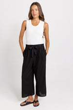 Load image into Gallery viewer, Betty Basics Bella Crop Pants [CLR:BLACK SZ:8]
