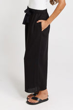 Load image into Gallery viewer, Betty Basics Bella Crop Pants [CLR:BLACK SZ:8]
