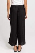 Load image into Gallery viewer, Betty Basics Bella Crop Pants [CLR:BLACK SZ:8]
