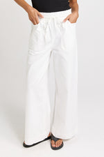 Load image into Gallery viewer, Betty Basics Saffra Relax Leg Jean [CLR:WHITE SZ:8]
