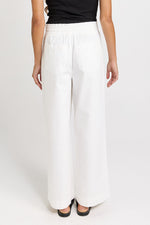 Load image into Gallery viewer, Betty Basics Saffra Relax Leg Jean [CLR:WHITE SZ:8]
