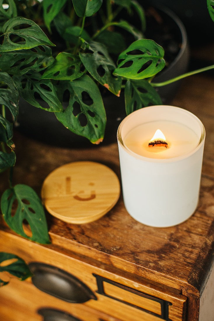 Light & Glo Candle Tigerlily & Patchouli - White