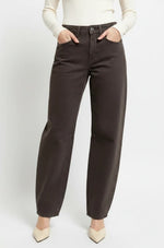 Load image into Gallery viewer, Cup of Joe Denim Clara Mid Waist Balloon/Barrell Jeans - Mocha L30 [SZ:25 (Size 6)]
