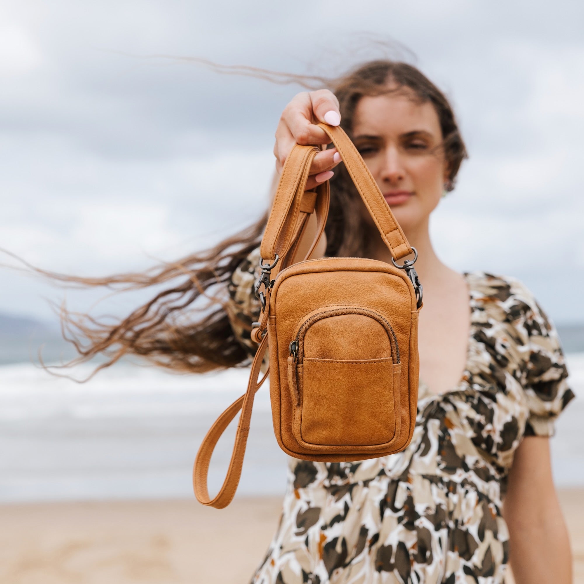 Dusky Robin Face The Music Bag - Sand