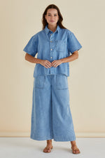 Load image into Gallery viewer, Betty Basics Saffra Short Sleeve Denim Shirt [CLR:MEDIUM WASH BLUE DENIM SZ:8]
