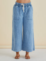 Load image into Gallery viewer, Betty Basics Saffra Relax Leg Jean [CLR:MEDIUM WASH BLUE DENIM SZ:8]
