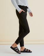 Load image into Gallery viewer, Betty Basics Heidi Pant - Black [SZ:6]
