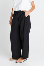 Load image into Gallery viewer, Betty Basics Patsy Pant - Black [SZ:8]
