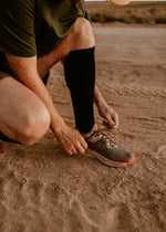 Load image into Gallery viewer, Paire Compression Socks - Black [CLR:BLACK SZ:S/M]
