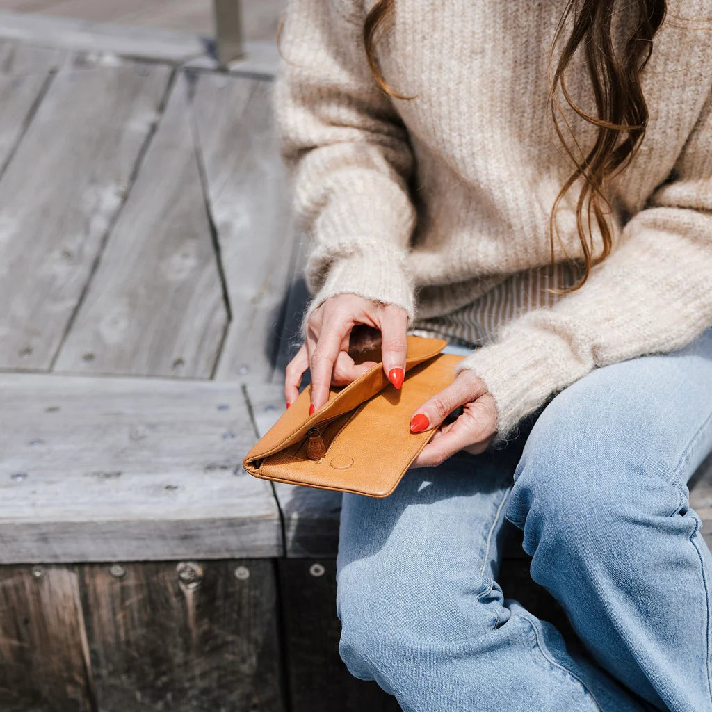 Dusky Robin Dusky Purse - Tan